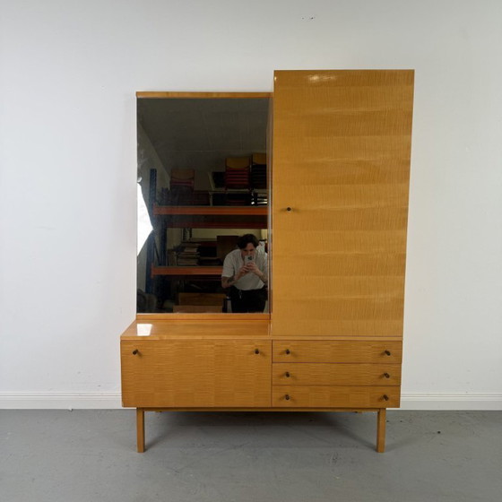 Image 1 of Armario con espejo Chic años 60