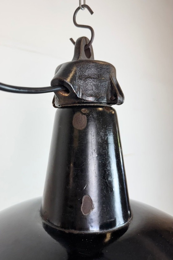 Image 1 of Lampada industriale in smalto nero con parte superiore in ghisa, anni '50