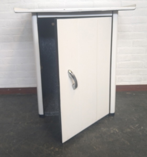 Image 1 of Vintage Geëmailleerd Kastje Van Ijzer