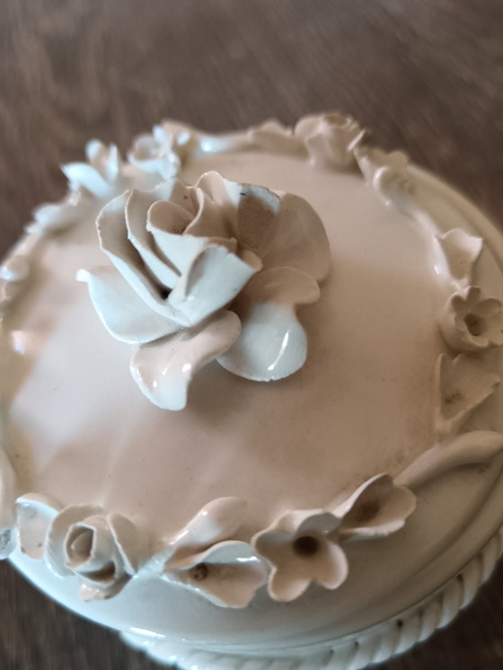 Image 1 of Boîte en porcelaine de style Capodimonte des années 1950 et 1960