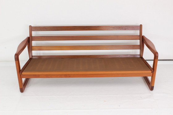 Image 1 of Come nuovo! Divano Holstebro di design danese di metà secolo, in teak massello, lana vergine di prima qualità, condizioni da esp