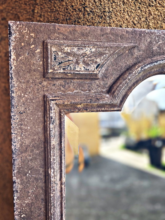 Image 1 of Large patinated mirror – Antique stone effect


