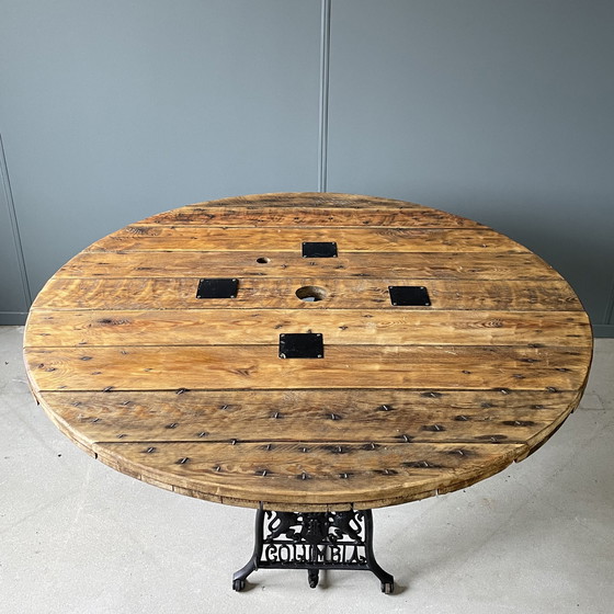 Image 1 of Vintage Industriële Eettafel – Eikenhout – Gietijzer