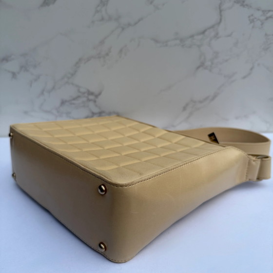 Sac a bandouliere Chanel Chocolate Bar en agneau beige – Sacs a bandouliere, Vintage (photo 9 of 12)