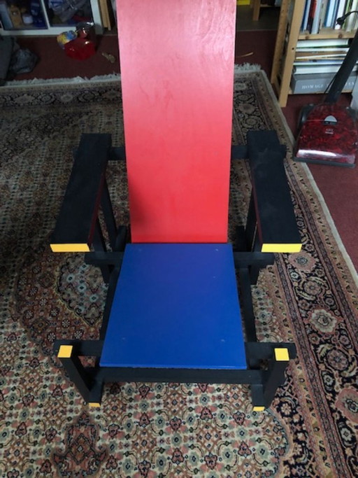 Rietveld-Stuhl, Nachbau, Rot und Blau