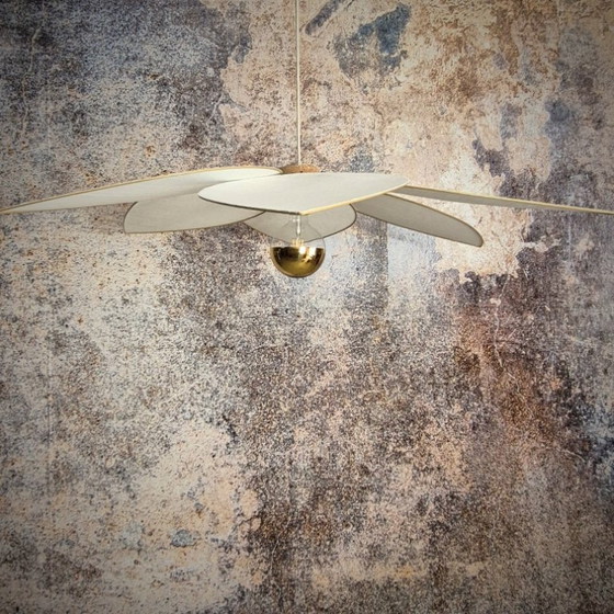 Image 1 of Suspension Fleur, Modèle Frida, 6 Pétales Structure Métal Doré et Lin (Teinte Personnalisable)