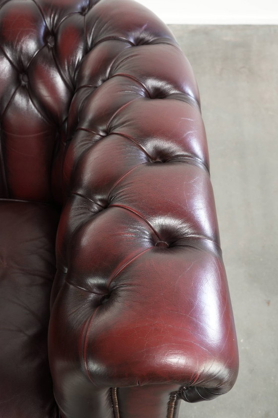 Englischer Chesterfield Club Sessel aus Rindsleder in einer schönen roten Farbe – Leather, Klassiek (photo 8 of 12)