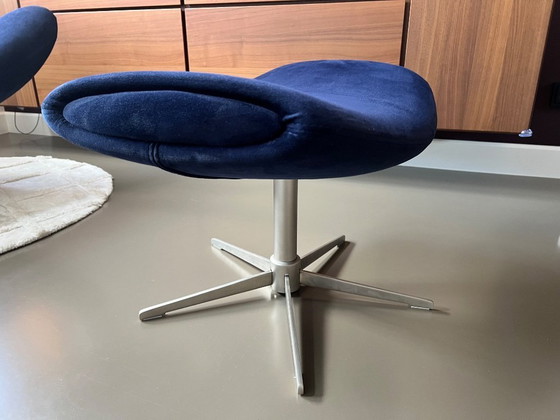 Image 1 of Boconcept Imola Sessel und Fußhocker | Blauer Samt