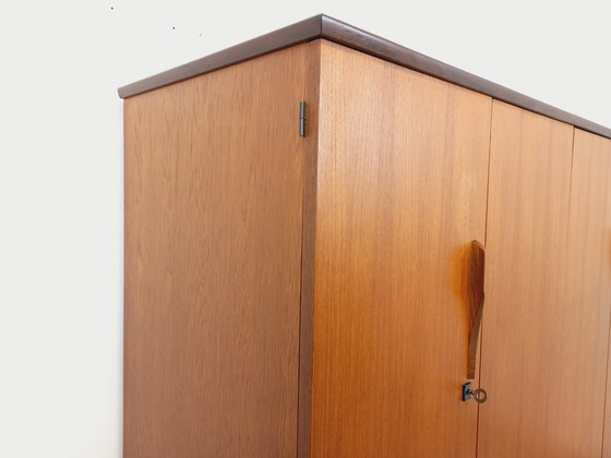 Image 1 of Armoire vintage style scandinave en teck des années 60