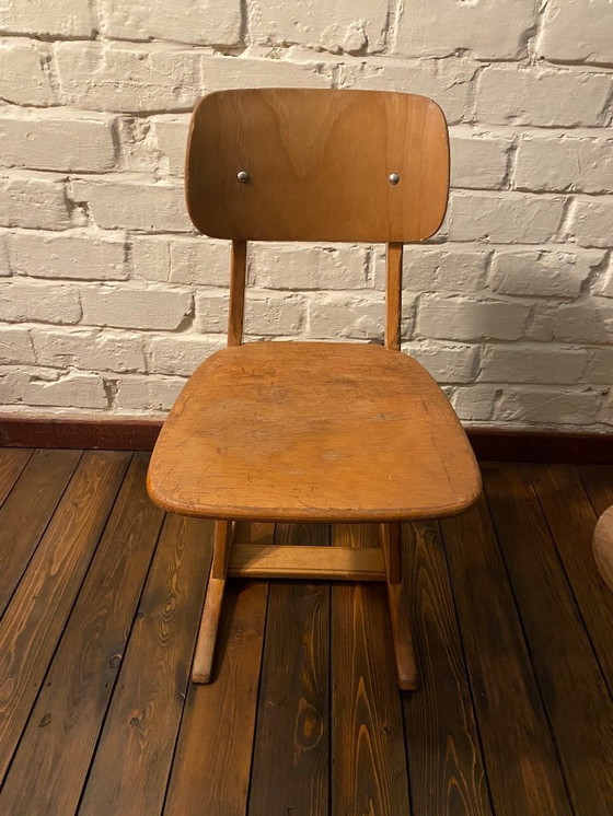 Image 1 of vintage houten schoolstoeltje casala