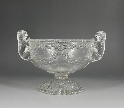 Cuenco de pedestal antiguo de vidrio prensado con asas de perro – Decoración con guirnalda de cadenas (c. 1900)