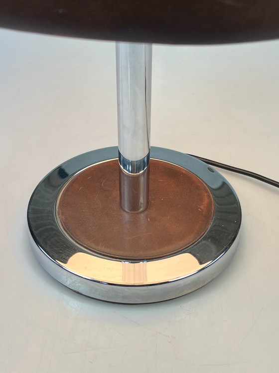 Image 1 of Lampe de table/lampe de chevet vintage, pied chromé et abat-jour en cuir. Années 1970