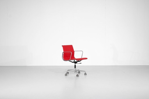 Fauteuil voor "EA 117" Charles Ray Eames voor ICF USA 1969.