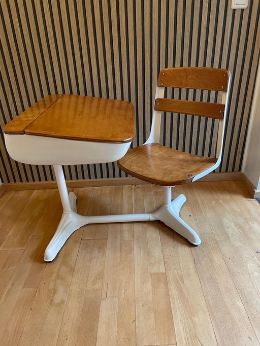 Pupitre escolar americano.