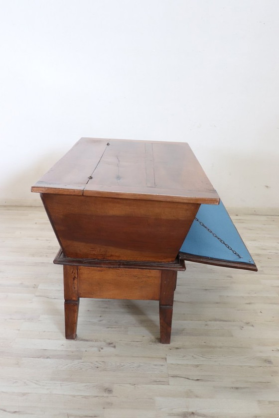 Image 1 of Armario antiguo de nogal macizo, Italia S. XIX