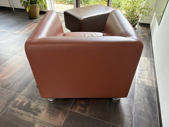 Image 1 of Drie Gelderland 4800 stoelen en poef bekleding leer