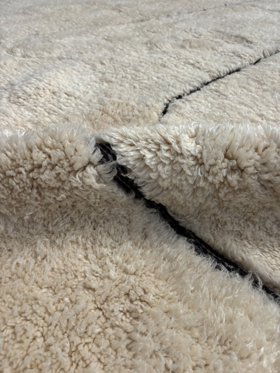 Image 1 of Marokkaanse Mrirt Witte Wollen Vloerkleed 260x350 cm - Berber Marokkaans Modern Tapijt