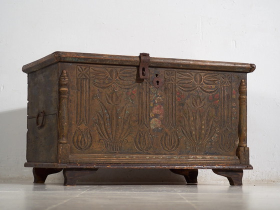 Antieke floraal gesneden kist (ca. 1820) #9 – Ladekasten (photo 19 of 40)