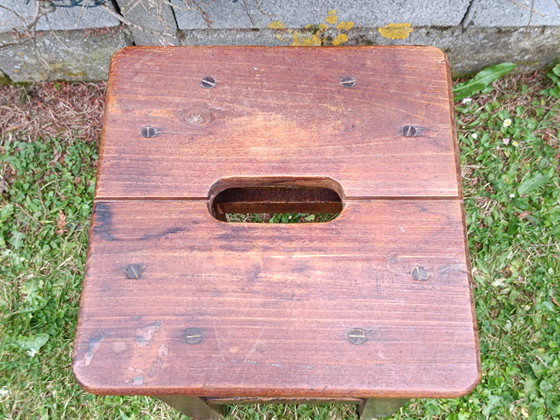 Image 1 of Taburete rústico de madera