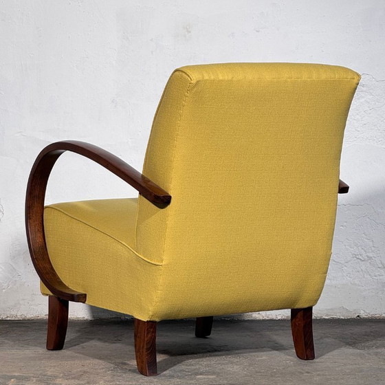 Image 1 of Een paar Halabala H-410 fauteuils, volledig gerestaureerd, jaren 30.