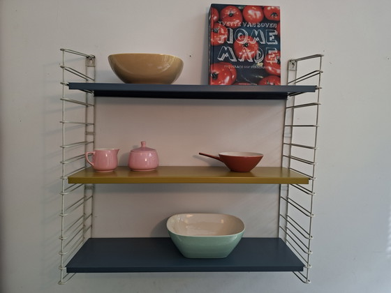 Tomado Étagères murales, Vintage Dutch Design, Années soixante – Metal (photo 3 of 11)