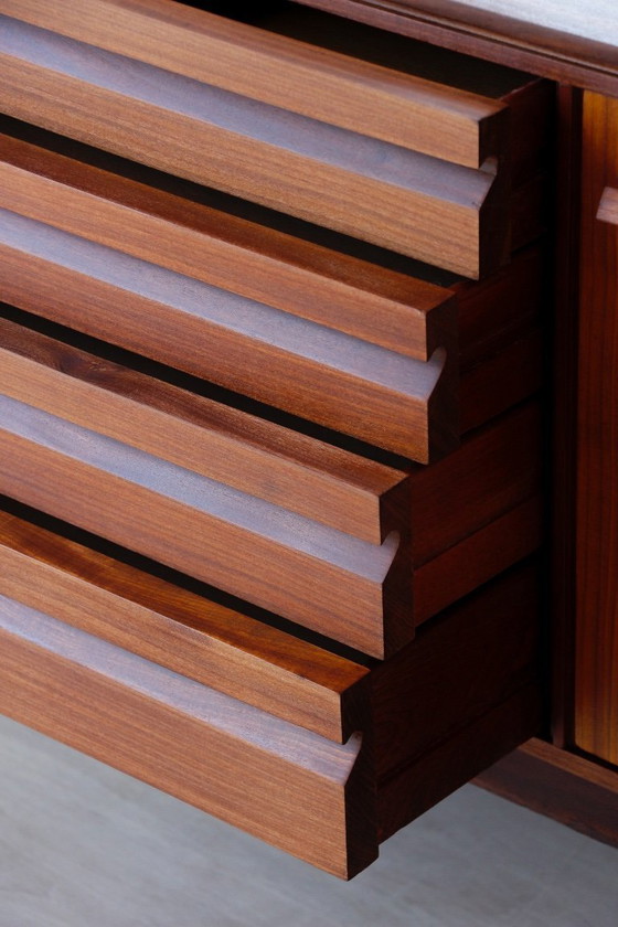 Image 1 of Britisches Sideboard im modernen Stil von White & Newton | Ikonisches Design