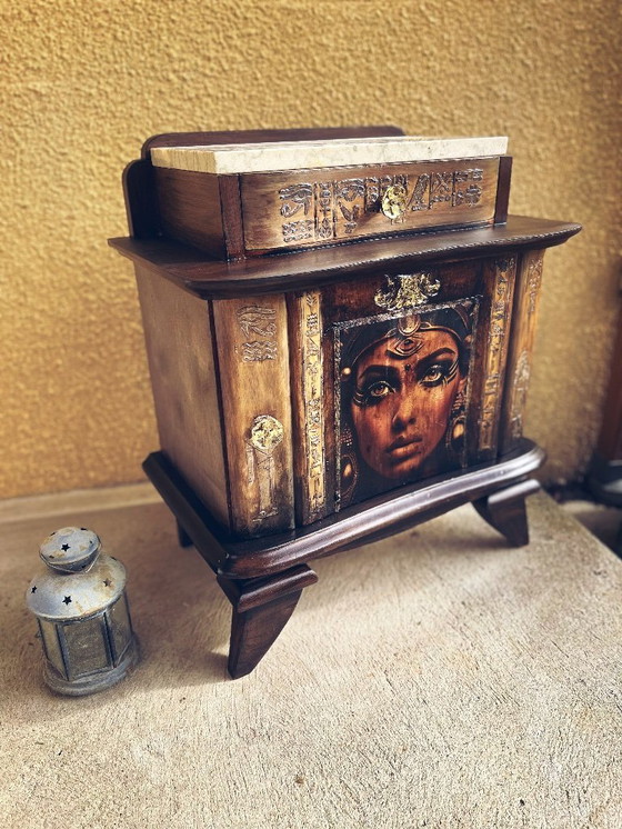 Image 1 of Comodino in stile Art Déco con un restyling