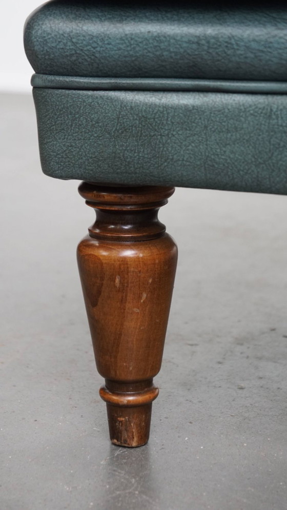 Image 1 of Blauwe chesterfield fauteuil gemaakt van rundleer in Engelse stijl met siernagels