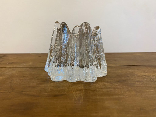 Vintage Nybro vulkaan kaarsenhouder van kristalglas, gemaakt door Rune Strand, jaren 70. – decoratieve objecten