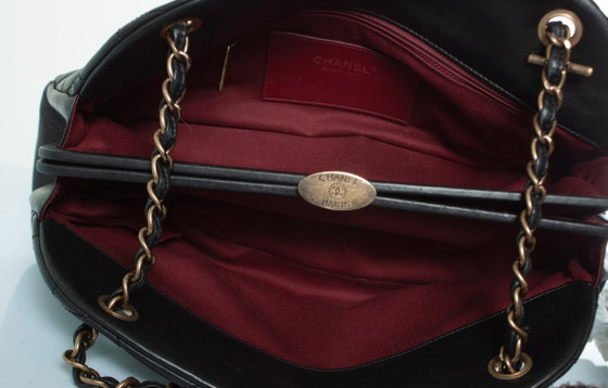 Borsa a spalla Chanel con tracolla a catena, Borse a spalla, Pelle, Metallo, Nero (foto 10 di 12)