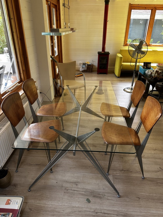 Image 1 of Table de salle à manger design avec 4 chaises en cuir assorties