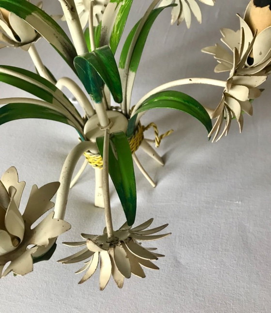 Image 1 of romantico lampadario anni '50 smaltato con bouquet di margherite