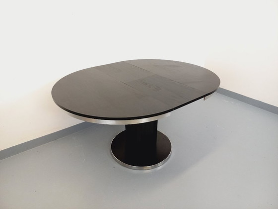 Image 1 of Table ronde de repas vintage en mélaminé esprit bois noir et métal chromé style Space Age / Diner des années 70 avec rallonge in