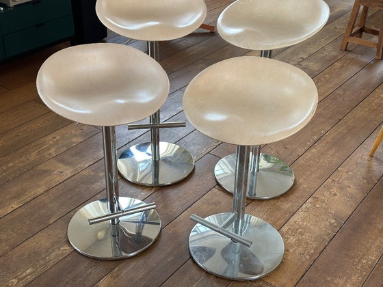 Allermuir design 4 Tabourets de bar réglables en hauteur, coque bois – Chrome (photo 4 of 5)