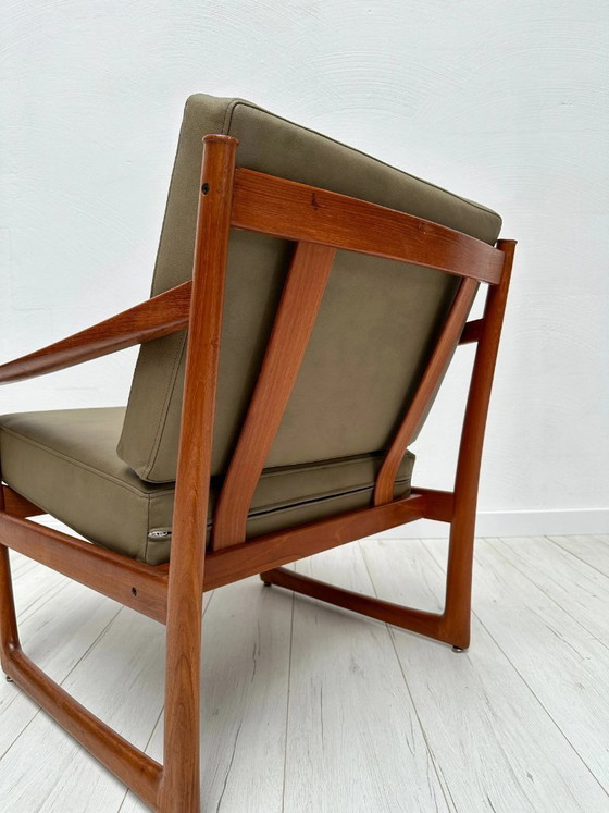 Image 1 of Fauteuil lounge 1/2 vintage FD 130 en teck par Peter Hvidt et Orla Mølgaard-Nielsen pour France et Daverkosen, design danois, 19