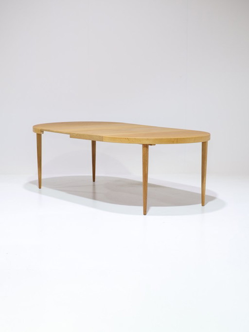 Extendable round dining table oak Danish