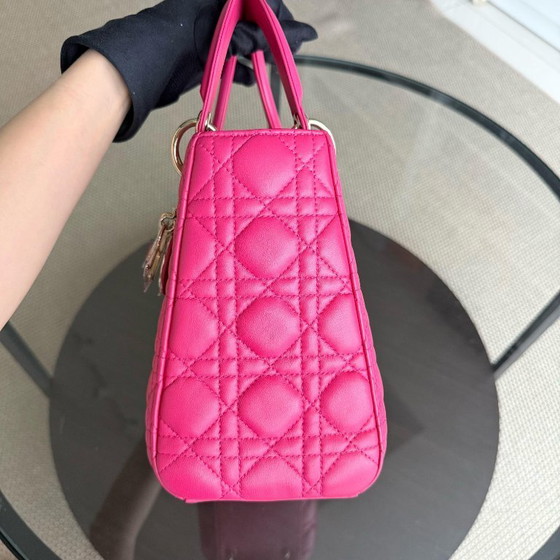 Image 1 of DIOR LADY MEDIUM - CANNAGE LAMSLEER FELROZE GOUDEN BESLAG