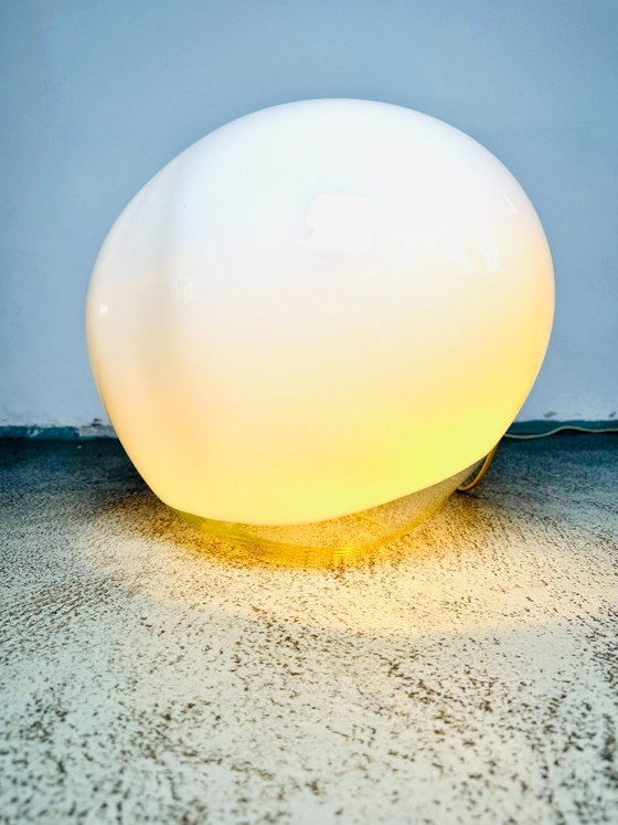 Large 'Nessa' Murano Glass Sphere Lamp in Opal White by Gino Vistosi for Vistosi, Italy, 1970s – Table lamps (photo 5 of 7)