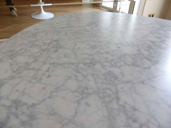 Image 1 of Table " Saarinen Dining Table - Oval " en marbre Statuarietto satiné by KNOLL design Eero Saarinen - 244 cm