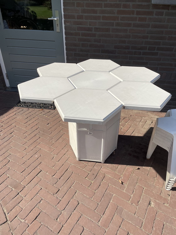 Image 1 of Vintage tuintafel honingraat model inklapbaar 