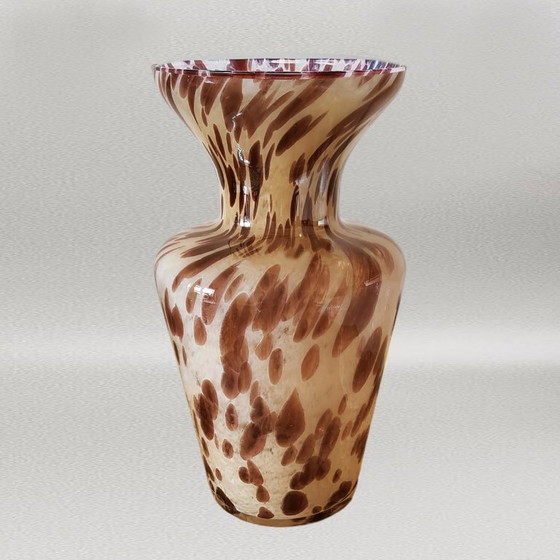 Image 1 of Luxuriöse, handgefertigte Vase aus Muranoglas aus den 1970er Jahren von Maestro del Vetro. Hergestellt in Italien.