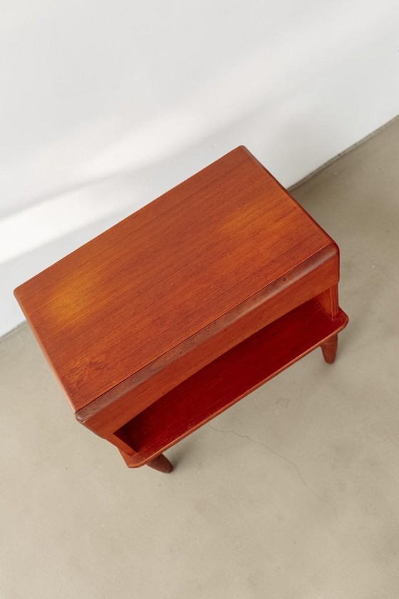 Par de mesitas de noche de teca de Top Form, década de 1960. – Wood (photo 4 of 11)