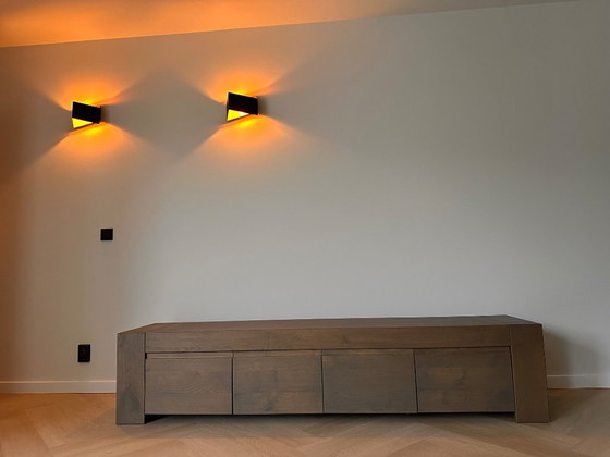 Image 1 of Mobile porta TV in rovere massello: elegante e senza tempo.