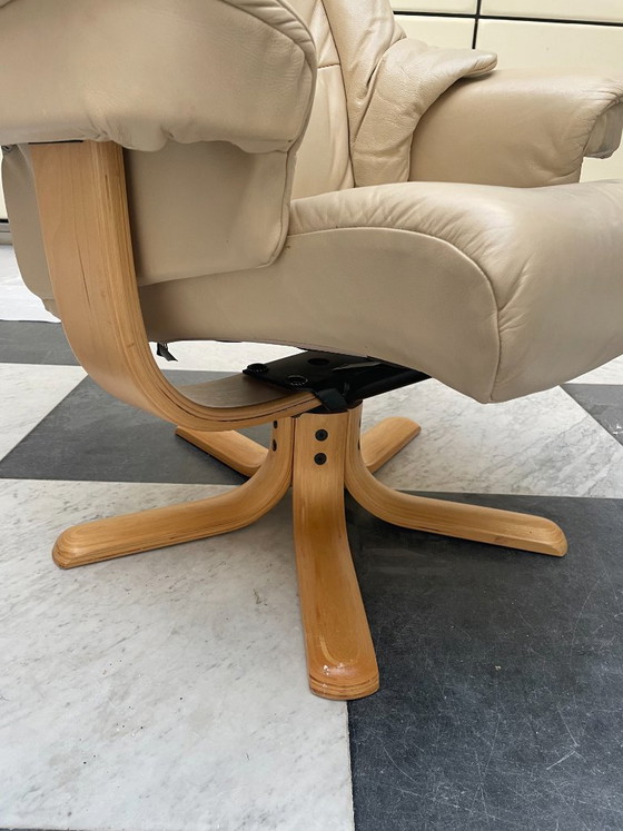 Poltrona Reclinabile Girevole in Pelle, Crema, Poltrone relax, Legno, Vintage (foto 5 di 13)