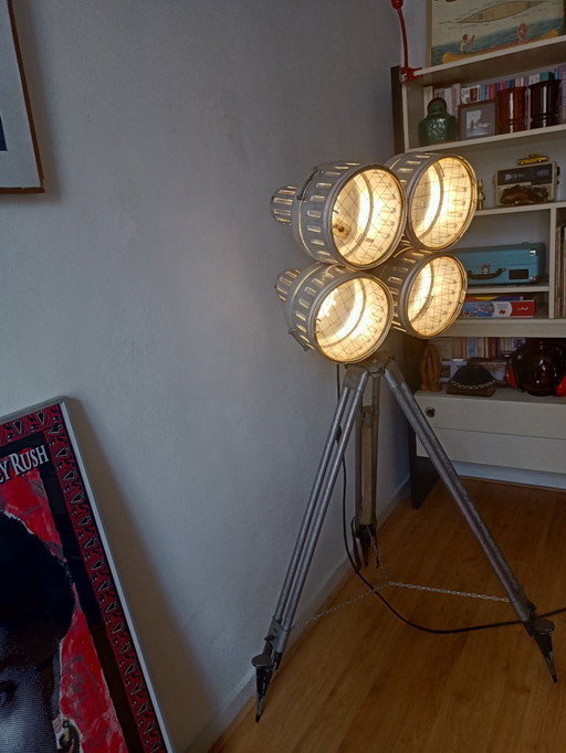 Stoere vintage industriële statieflamp