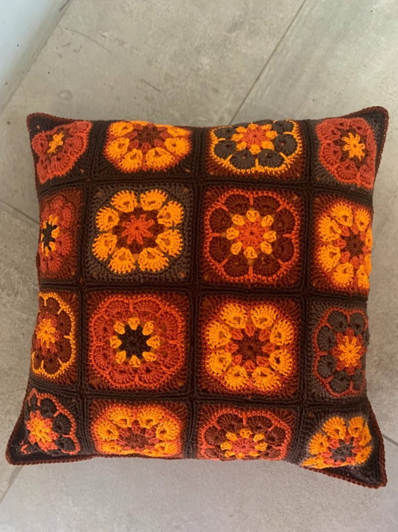 Gehaakt Kussentje, grannys squares, vintage stijl, bruin en oranje, FAIT MAIN, Textiel, Katoen (foto 4 van 6)