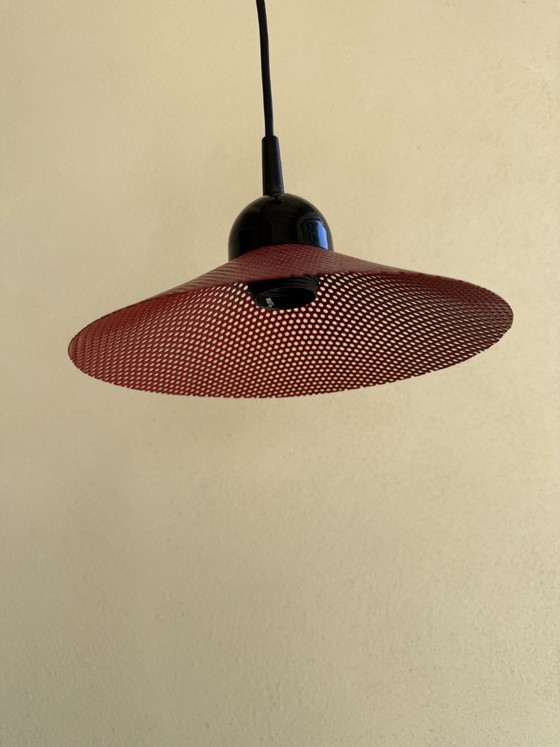 Image 1 of Rode metalen lamp met visnetmotief, MEMPHIS design uit de jaren 80, Mategot-stijl