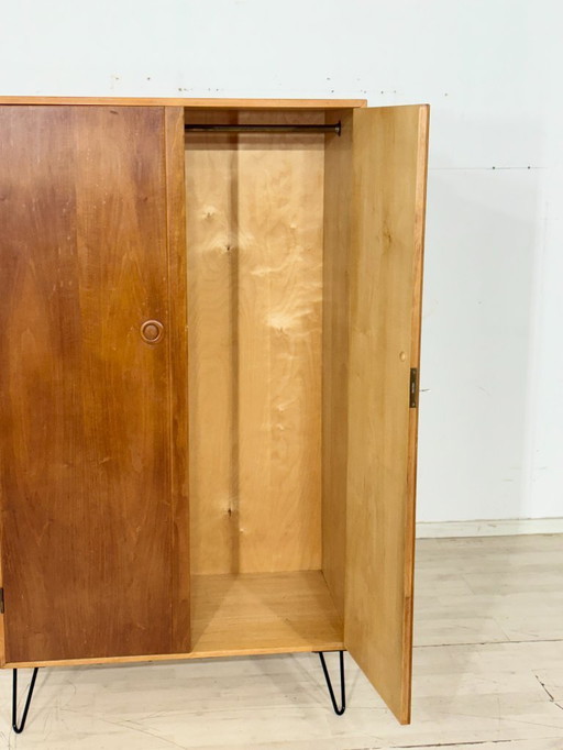 Vintage kledingkast / Linnenkast uit het midden van de 20e eeuw / Houten kast