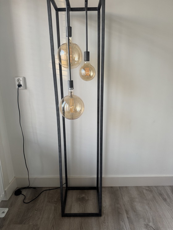 Image 1 of Vloerlamp industrieel- inclusief 3 lichtbollen