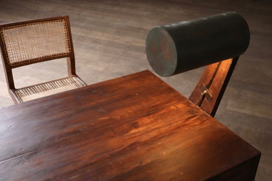 Bureau van Pierre Jeanneret met geïntegreerde lamp, Chandigarh, jaren 1950 – Wood (photo 18 of 18)